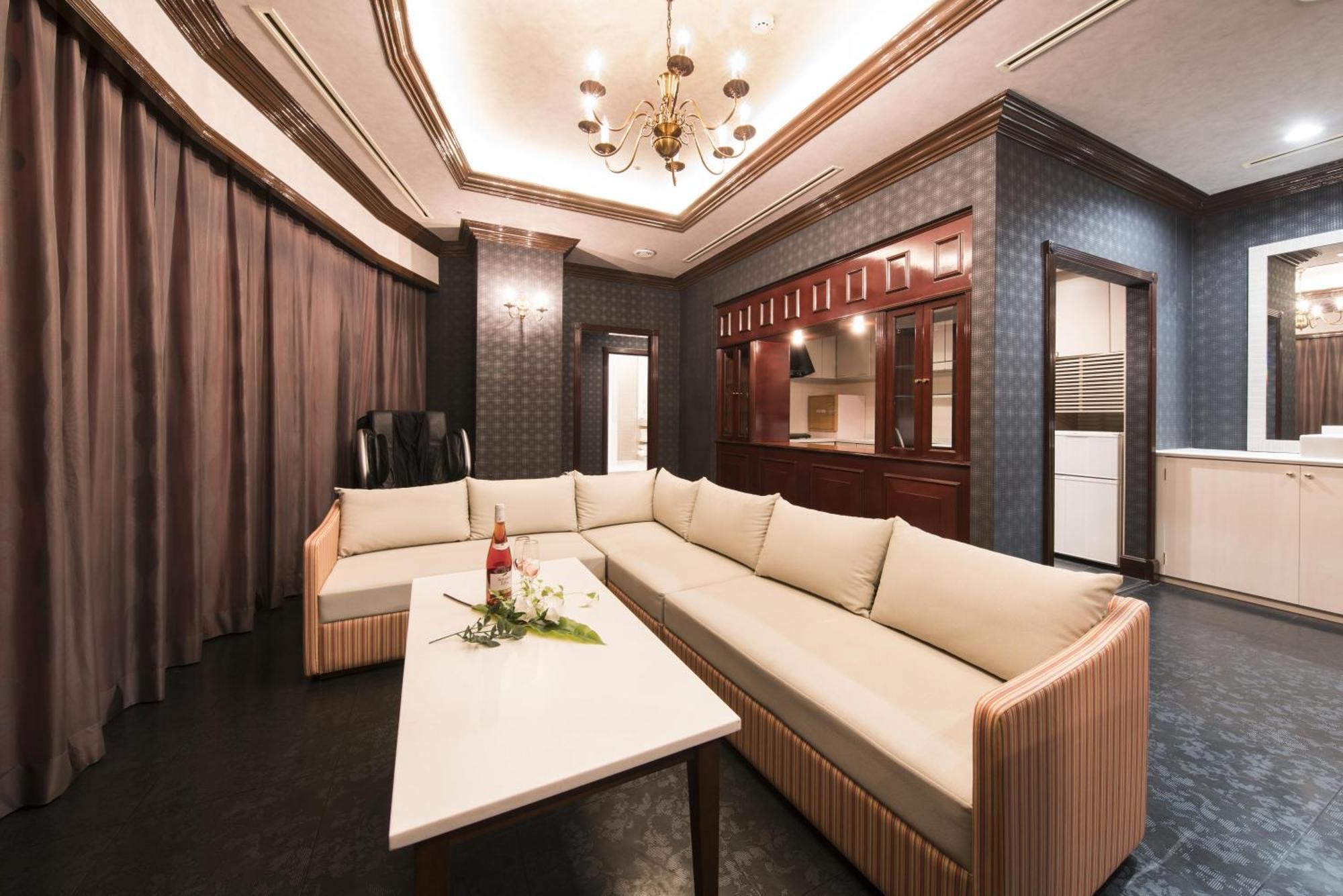 Hotel Alps (Adults Only) Осака Екстер'єр фото