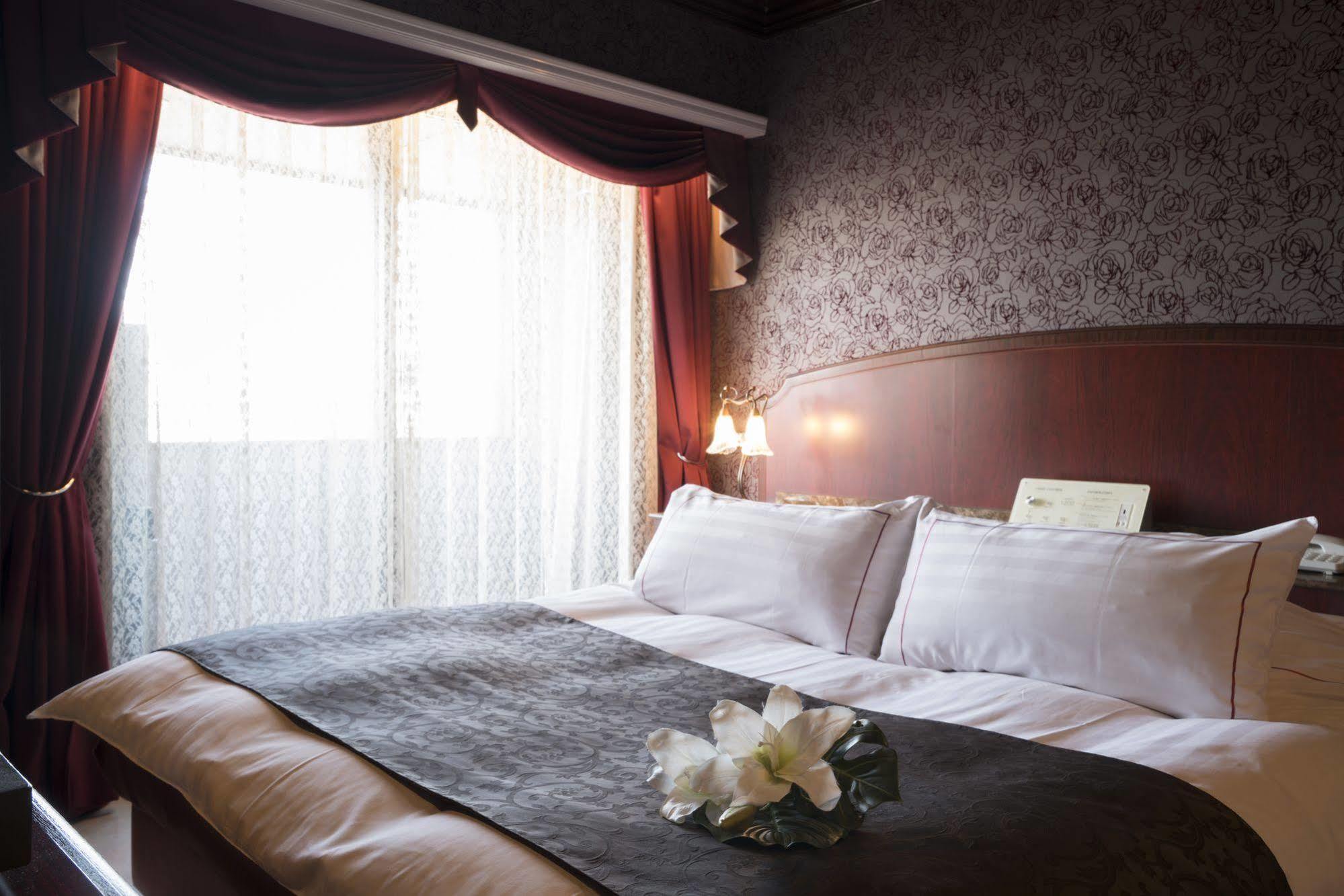 Hotel Alps (Adults Only) Осака Екстер'єр фото