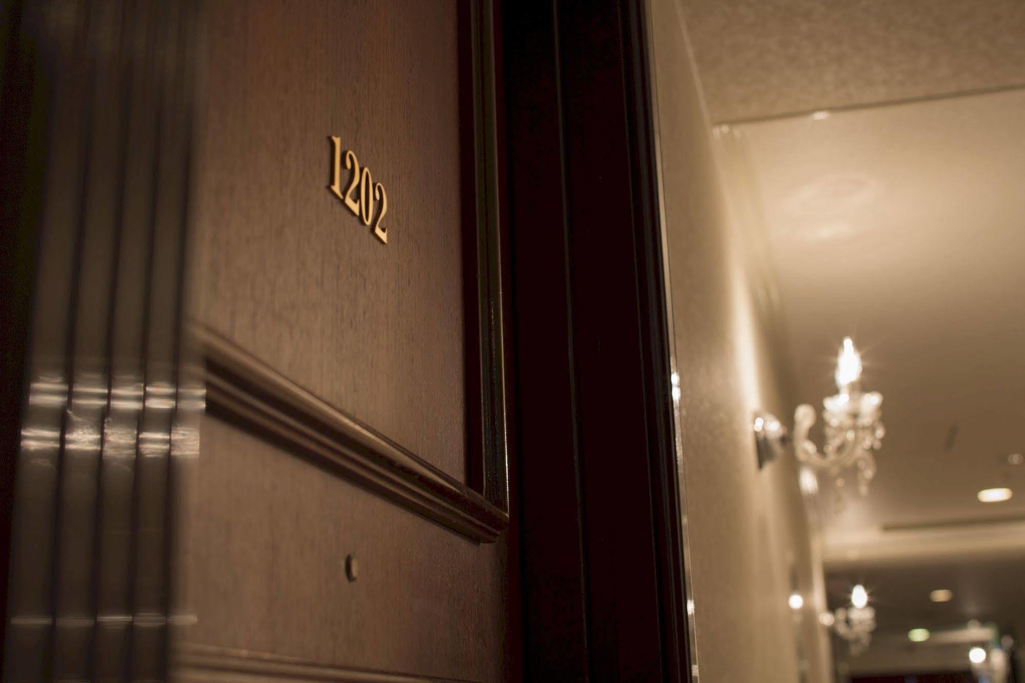 Hotel Alps (Adults Only) Осака Екстер'єр фото